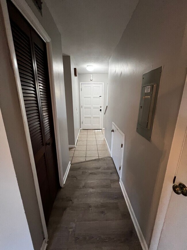 Foto del edificio - Beautiful 2 Bedroom 2.5 Bath - Available Now in Mandarin!