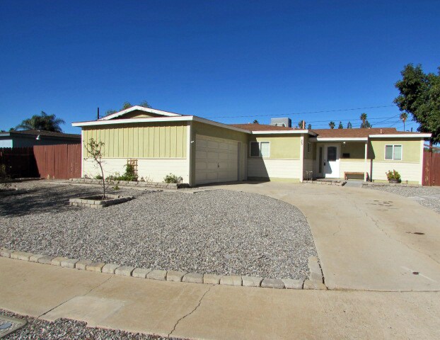 Foto principal - Open concept 4 bedroom 2 bath beauty in South Redlands!