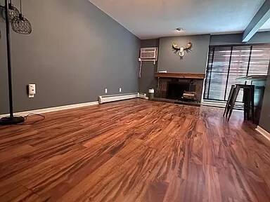 Foto del edificio - 4424 Cedar Lake Rd S