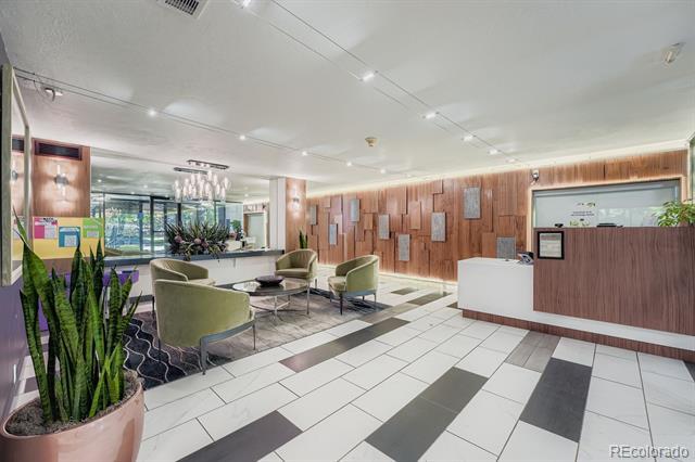 Foto del edificio - 460 S Marion St Pkwy