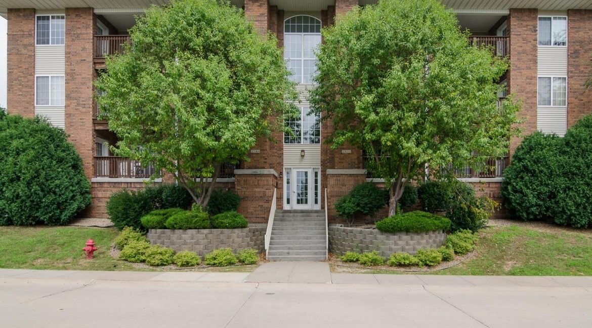 Primary Photo - Cascade Lane Condominiums