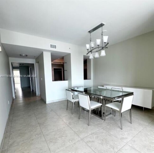 Foto del edificio - 3330 NE 190th St