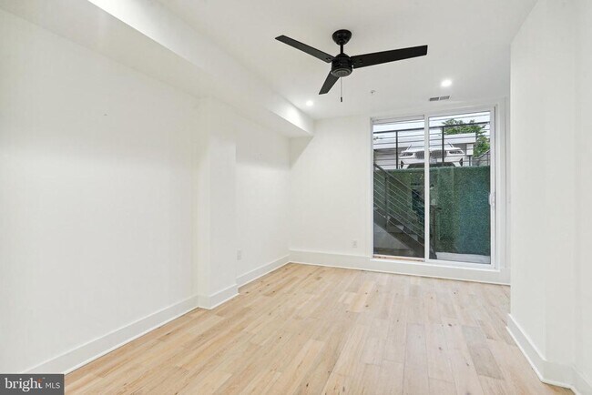 Foto del edificio - 1111 K St NE