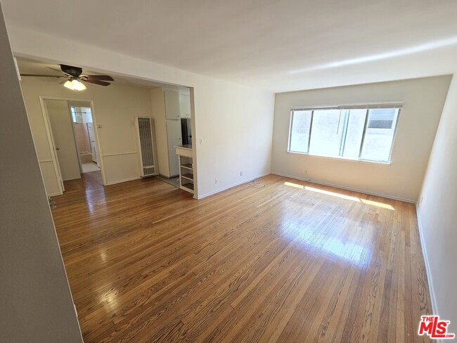 Building Photo - 1532 N Harvard Blvd