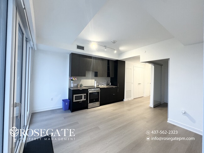 Building Photo - 1 Bedroom + Den Condo with 2 Bathrooms, Internet & Balcony in Mississauga