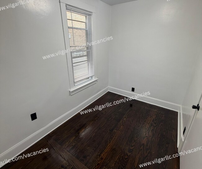 Foto del edificio - 1323 121st St