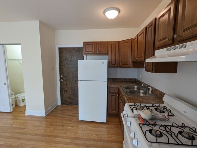 Building Photo - 2600 N Kimball Ave