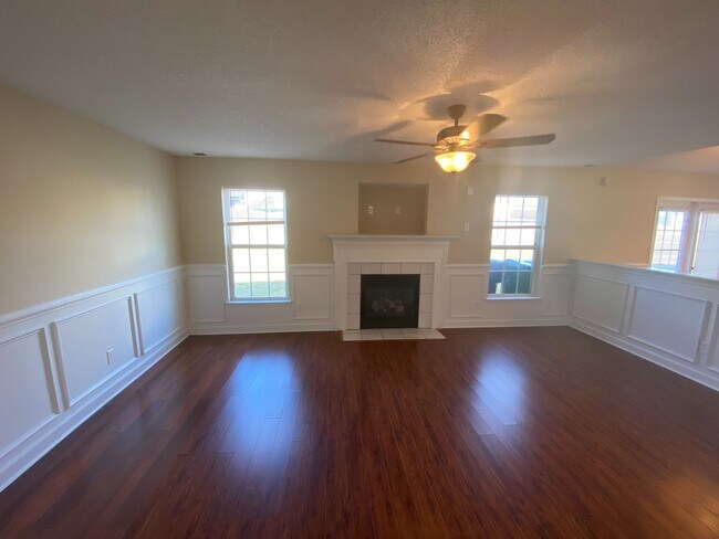 Foto del edificio - 3 bed, 2.5 bath home located in Creekside at Coulwood!