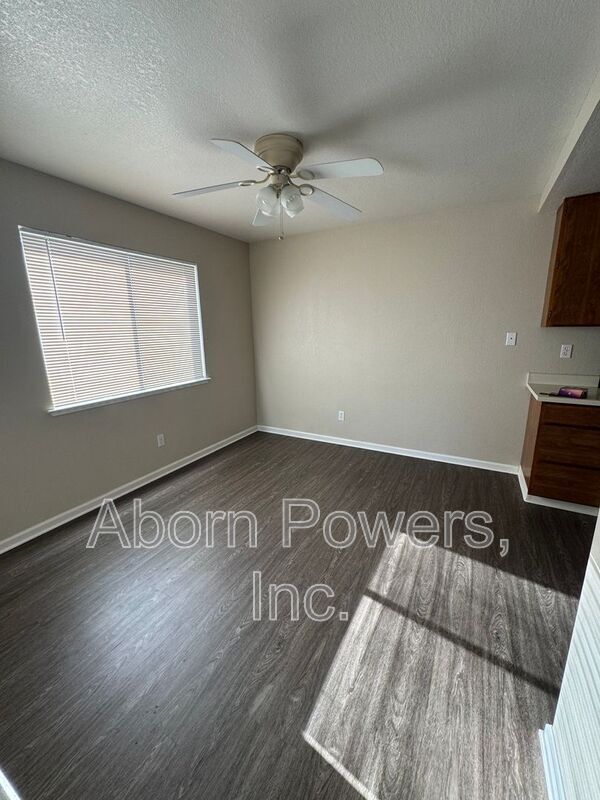 Foto del edificio - 2529 Greenwood Ln