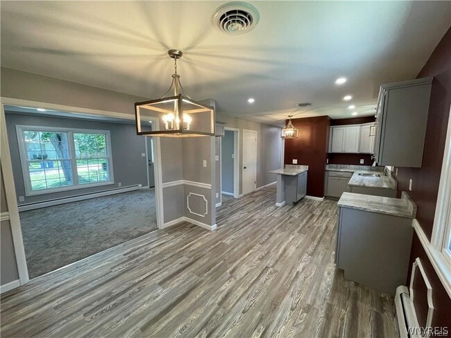 Building Photo - 425 East Ln