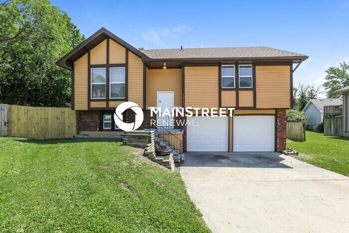 Foto principal - 4 Bedroom Pet-Friendly Home in Kansas City...