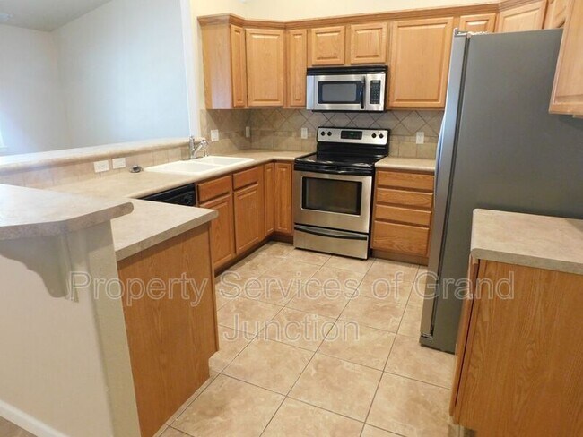 Foto del edificio - 3006 Oakwood Dr