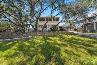 Building Photo - 2033 Lakeview Dr