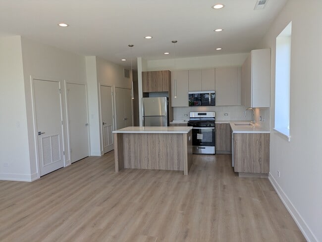 Foto del edificio - 4744 W Addison St