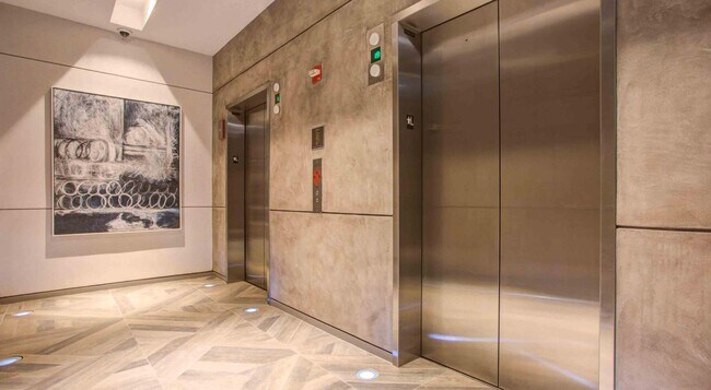 Foto del edificio - 505 N State St
