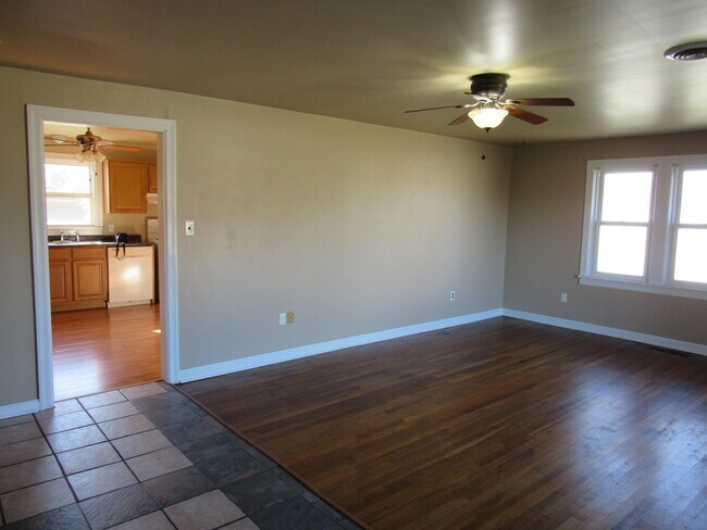 Foto del edificio - 636 W Washington St