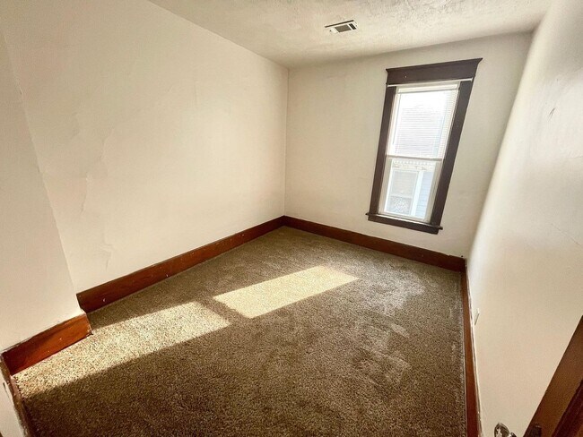Foto del edificio - 214 E 10th St