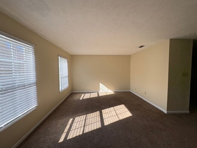 Building Photo - 3820 John Marshall Rd