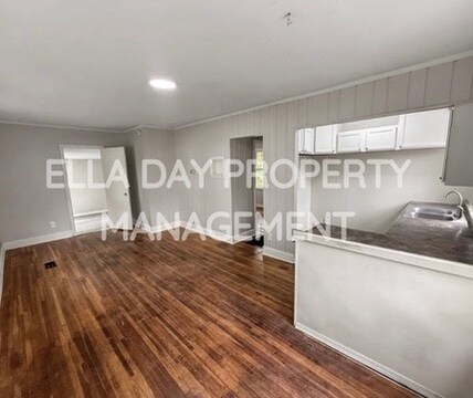 Building Photo - 810 N Harding Ave