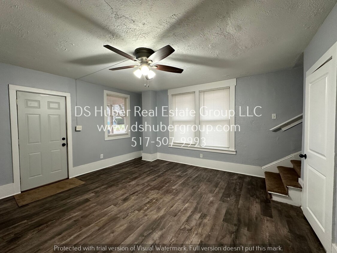 Foto principal - 3 Bedroom Home With New Vinyl Plank Flooring