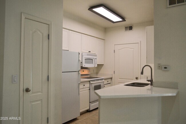Foto del edificio - 1701 E Colter St