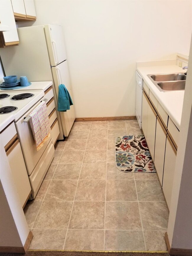 Building Photo - Cozy 1 bedroom loft apartment.. AVAILABLE!!