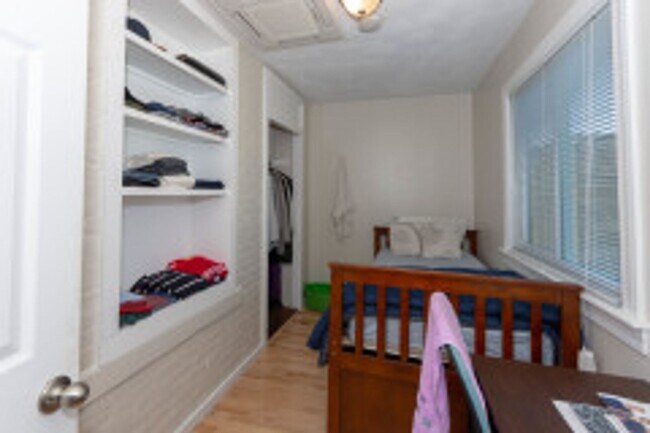 Building Photo - ALLSTON 3.5 Bed 2 Bath - Available NOW  (NO BROKER FEE)
