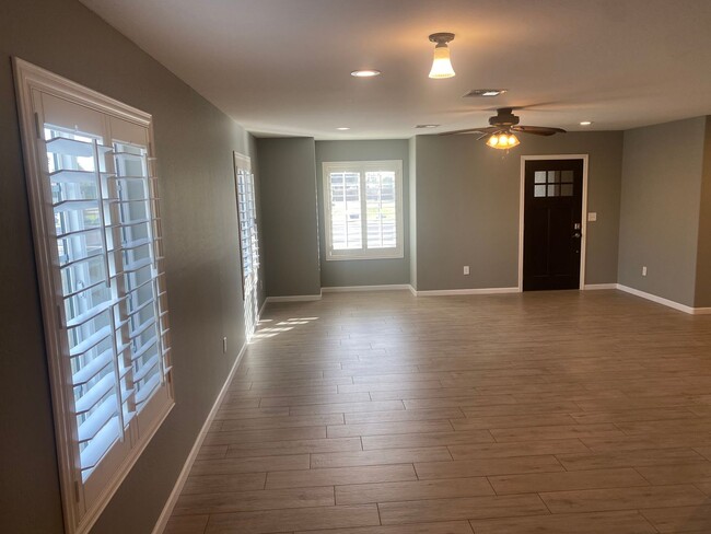Building Photo - Remodeled 3/2 SFH Glendale, built in 2016
