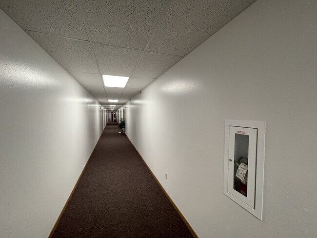 Building Photo - Large 2 Bedroom, 1.5 Bathroom Apartment