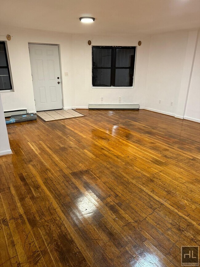 Building Photo - GUT RENOVATED 2 BEDROOMS 1850 PARK PLACE/ ...
