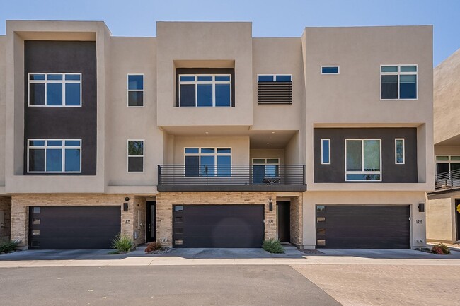 Foto del edificio - Aire on McDowell - Beautiful Home Ready fo...