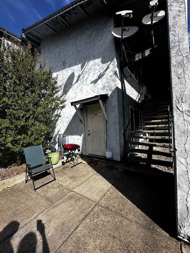 Building Photo - 2056 Victor Ave