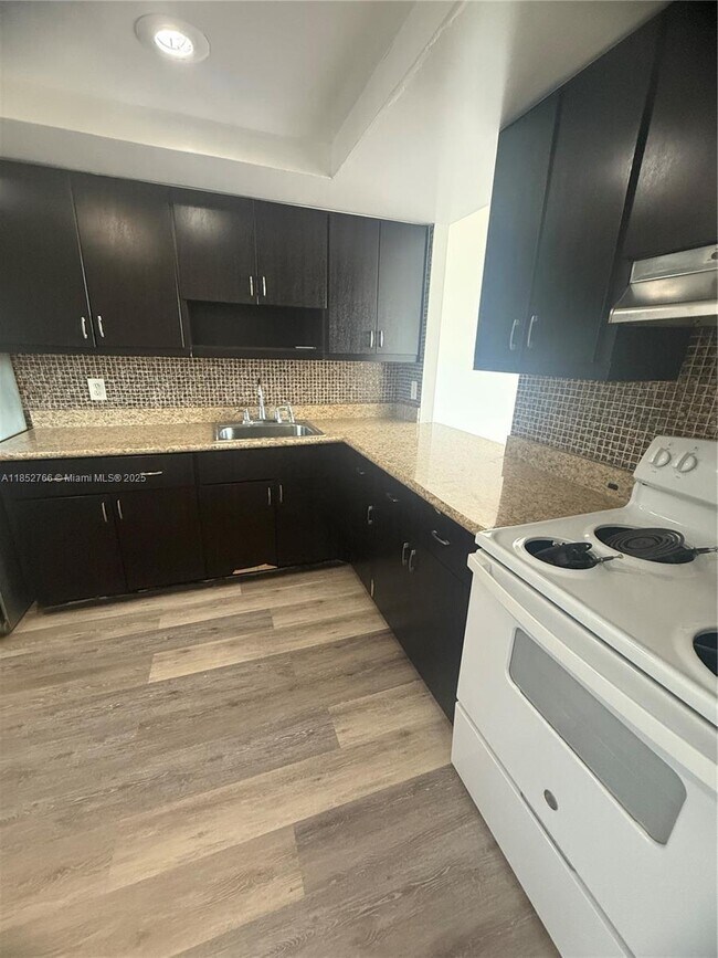 Foto del edificio - 1351 NE Miami Gardens Dr