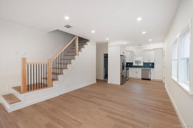 Foto del edificio - 38 S Front St