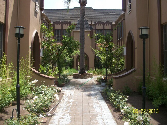 Foto del edificio - 6546 W Olympic Blvd