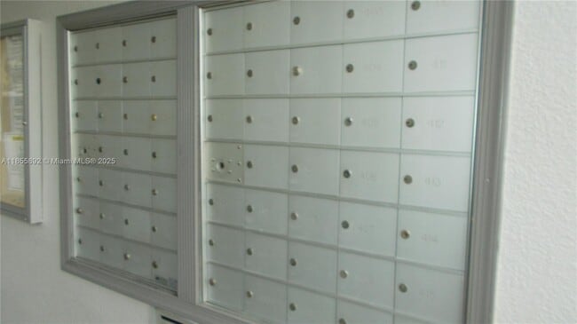 Foto del edificio - 1400 SW 124th Terrace