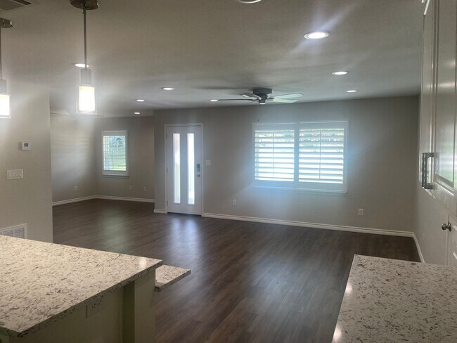 Foto del edificio - 1409 N Blair St