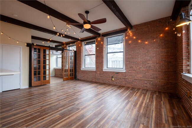 Foto del edificio - 83 Washington St