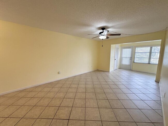 Foto del edificio - 4533 Marine Pkwy