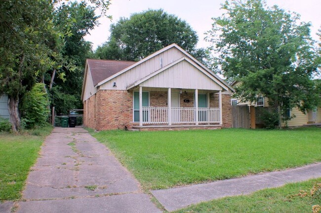 Foto del edificio - 8241 Glenview Dr