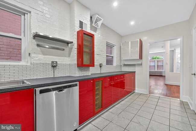 Building Photo - 1635 Marion St NW