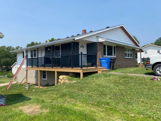 Building Photo - 105-107 Ridge Dr