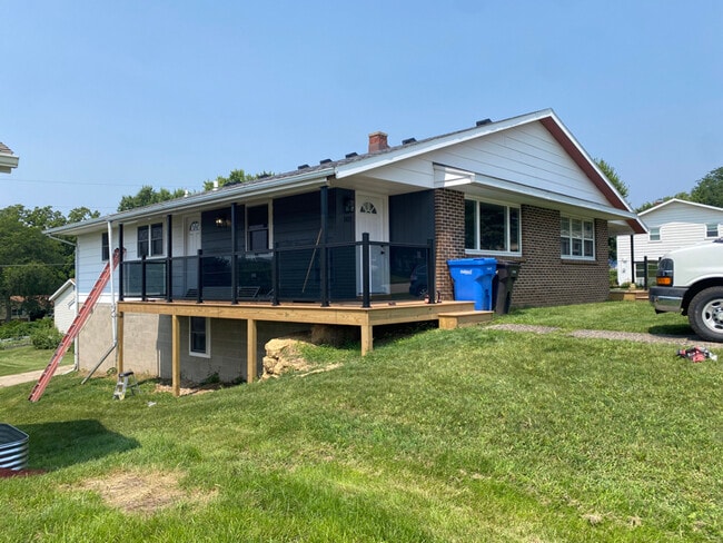 Building Photo - 105-107 Ridge Dr