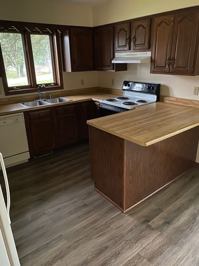 Building Photo - (578) - 2291-2293 White Oak Trail