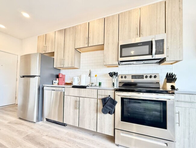 Building Photo - 501 N Perth St