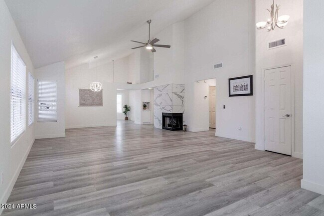 Building Photo - 3247 E Wildwood Dr