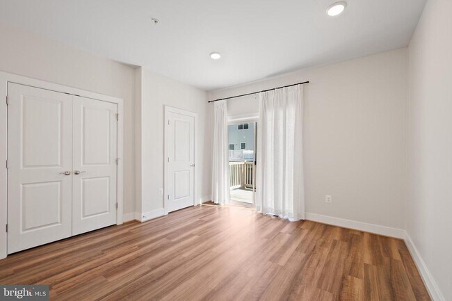 Foto del edificio - 128 Stowe Dr