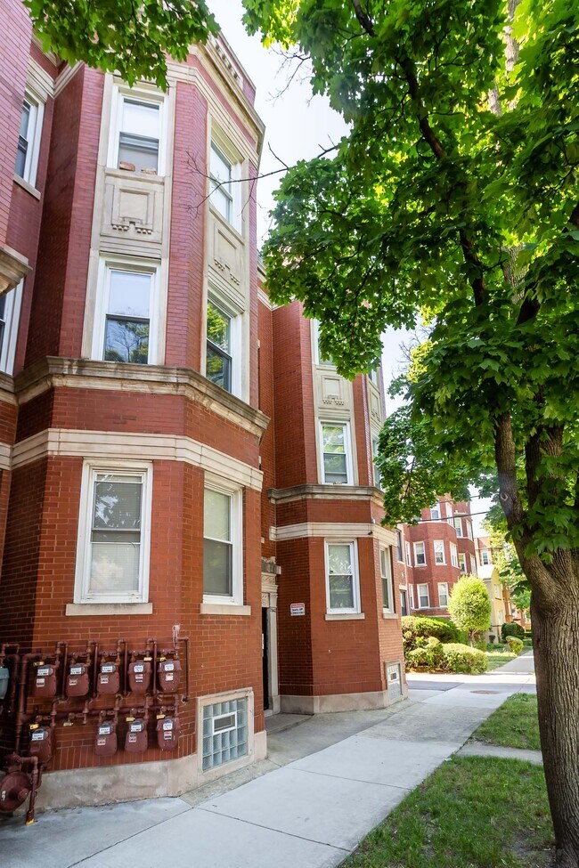 Building Photo - 2220 E 79th St