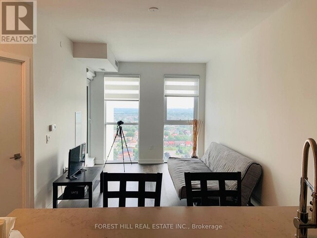 Building Photo - 4055-4055 Parkside Village Dr