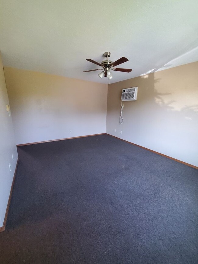 Building Photo - 6012 Boxwood Dr
